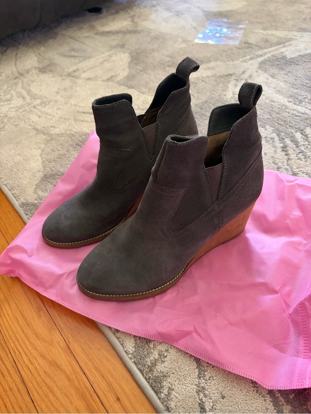 Blondo Women's Suede Wedge Ankle Boot - Gray, waterproof